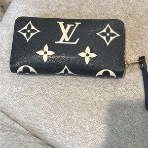 Louis Vuitton Zippy wallet